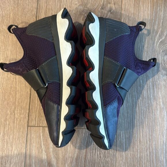 SOREL KINETIC SNEAKER IN DARK PLUM NEARLY NEW SIZE 8 - Picture 8 of 11